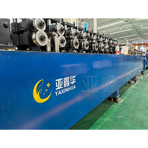 全新款PP暖邊條設(shè)備生產(chǎn)流水線